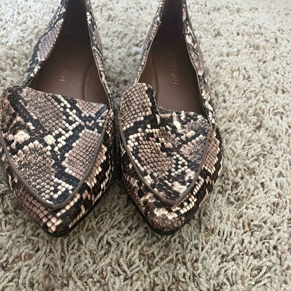 MADDEN GIRL SLIP ON SHOES LOAFERS WOMEN SIZE 7 SNAKESKIN PRINT FLATS CREAM/BLACK - Picture 3 of 7